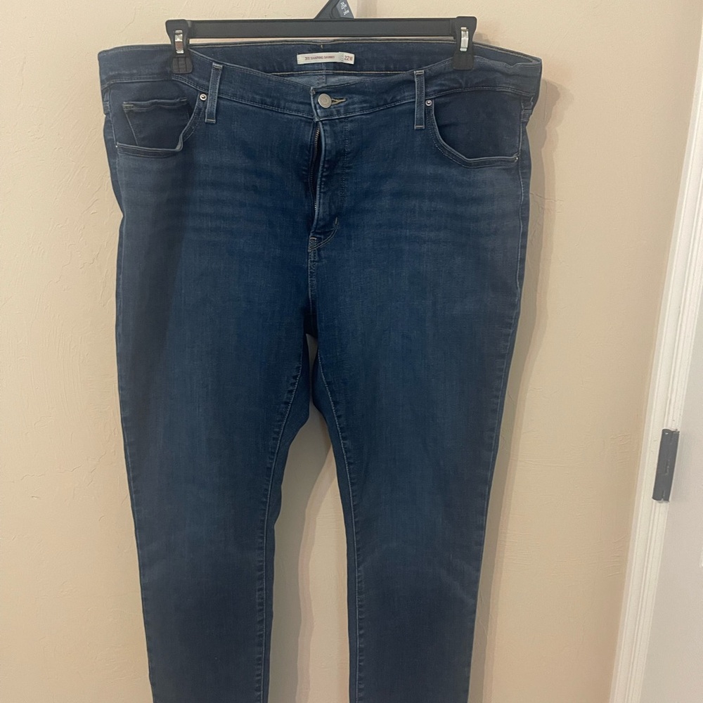 Levi Shaping Skinny Plus/Curvy Size 22, stretchy jeans, dark colored,